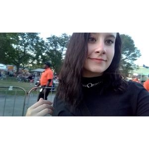 Meet your Posher, Adriana